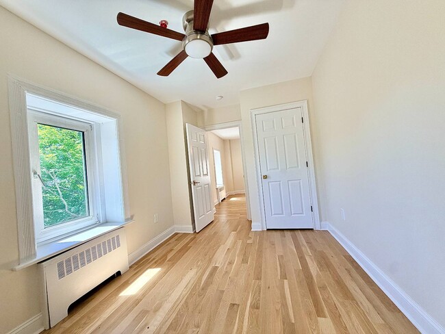 Building Photo - 155 Beacon Hill Dr