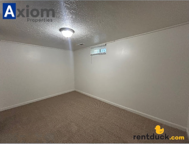 Building Photo - 1351 1/2 E Fremont-