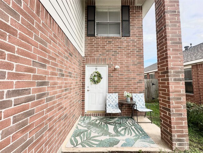 Building Photo - 8223 Golf Green Cir