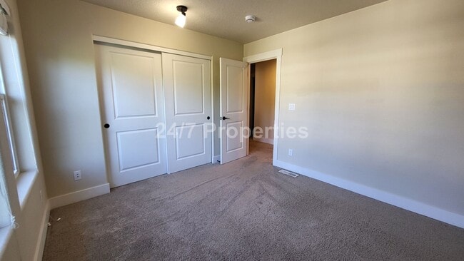 Building Photo - Picturesque 4BD | 2.5 BA - South Beaverton