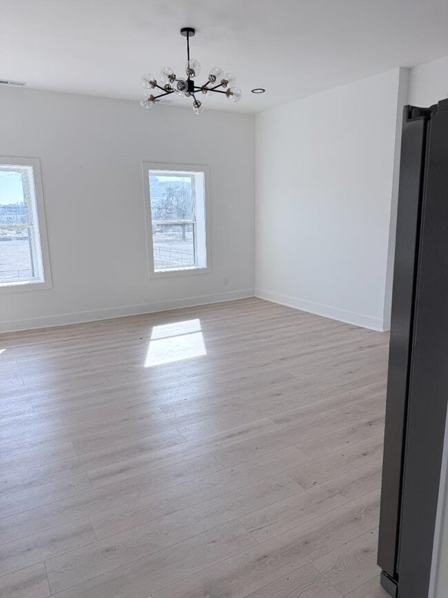 Building Photo - 828 E Main St