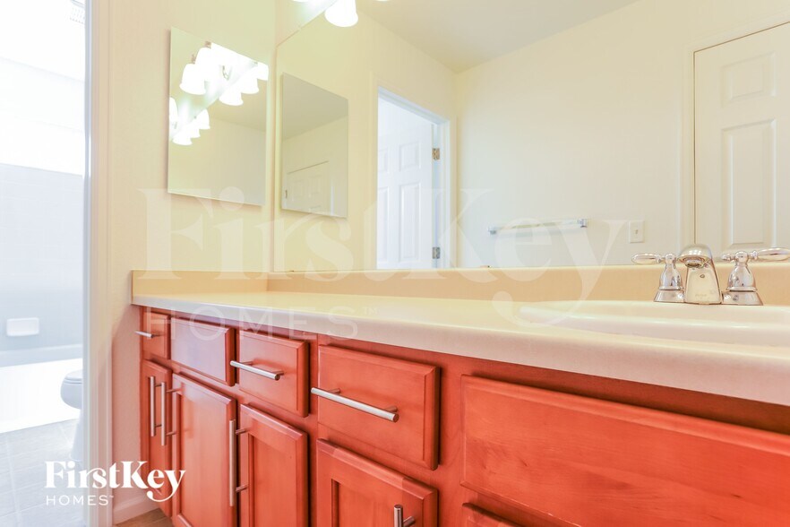 Building Photo - 15857 E 107th Way