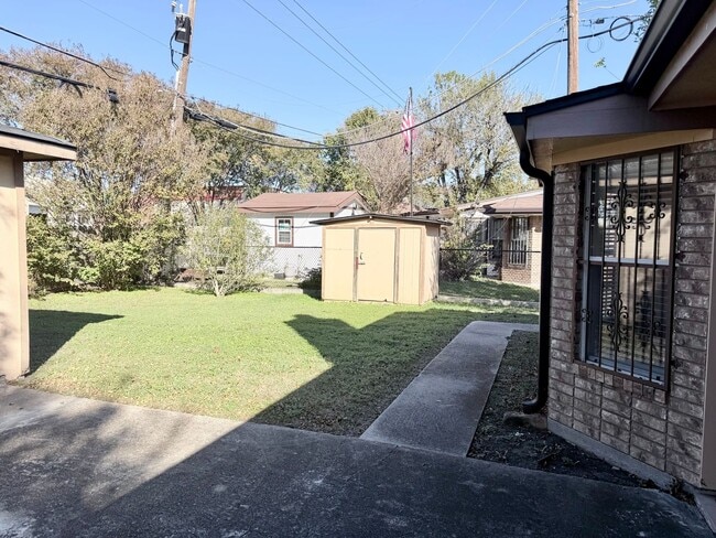 Building Photo - 4307 Derik Dr