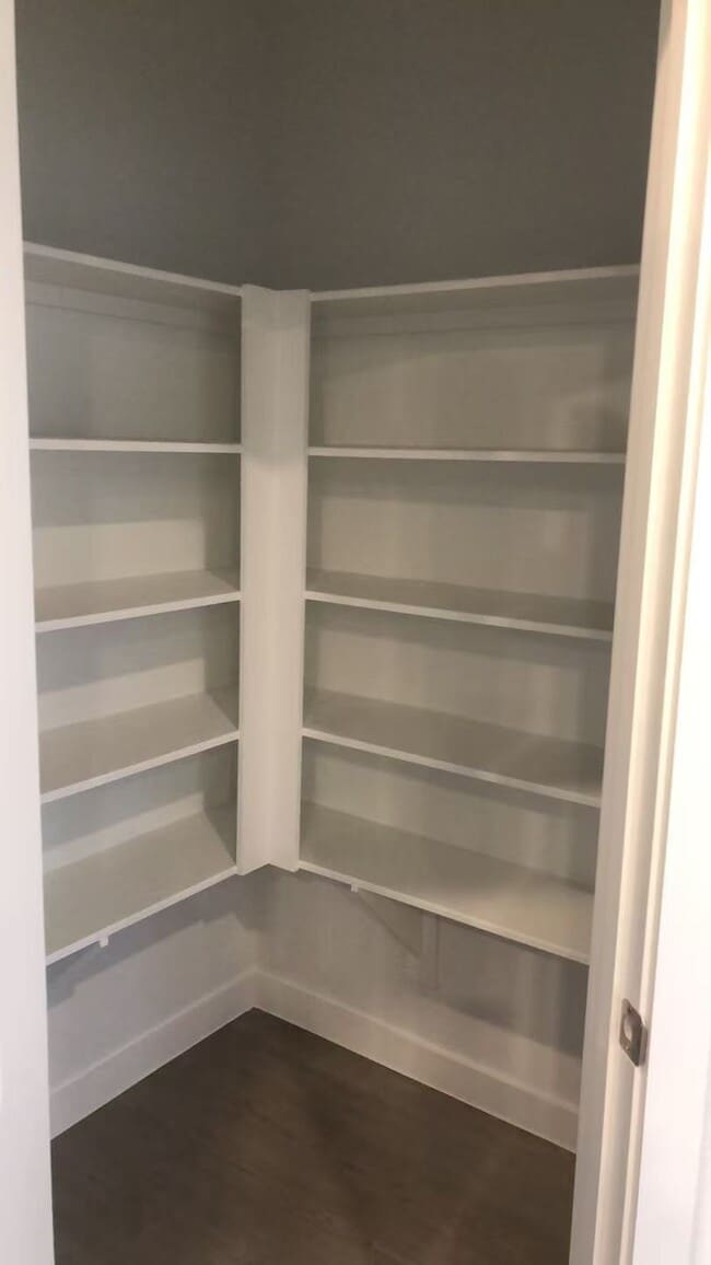 Building Photo - 421 Robin Ct