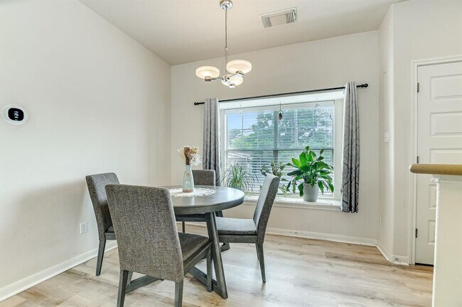 Building Photo - 2913 Saville Loop