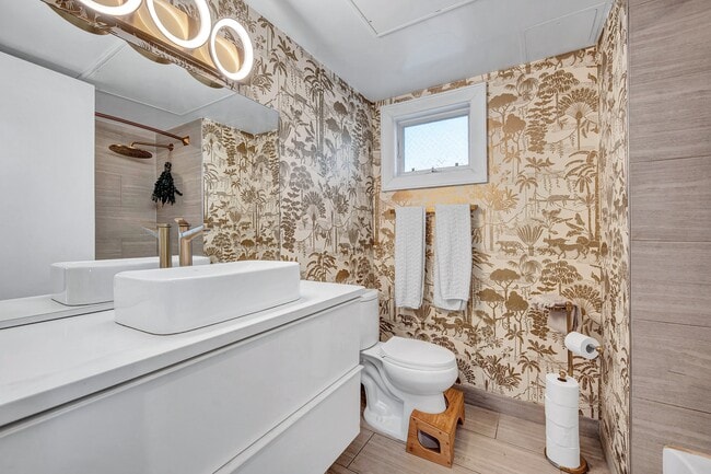 Building Photo - 1300 Park Rd NW