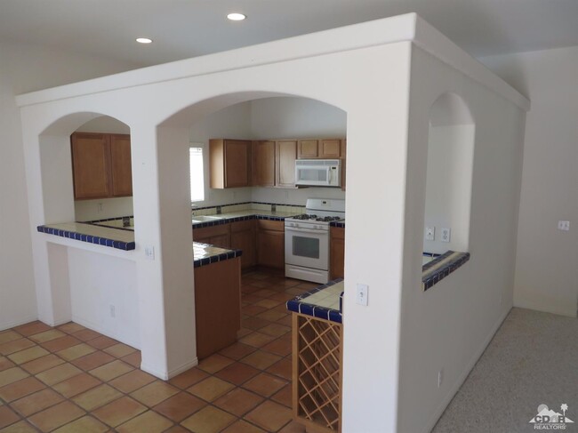 Building Photo - 53585 Avenida Velasco