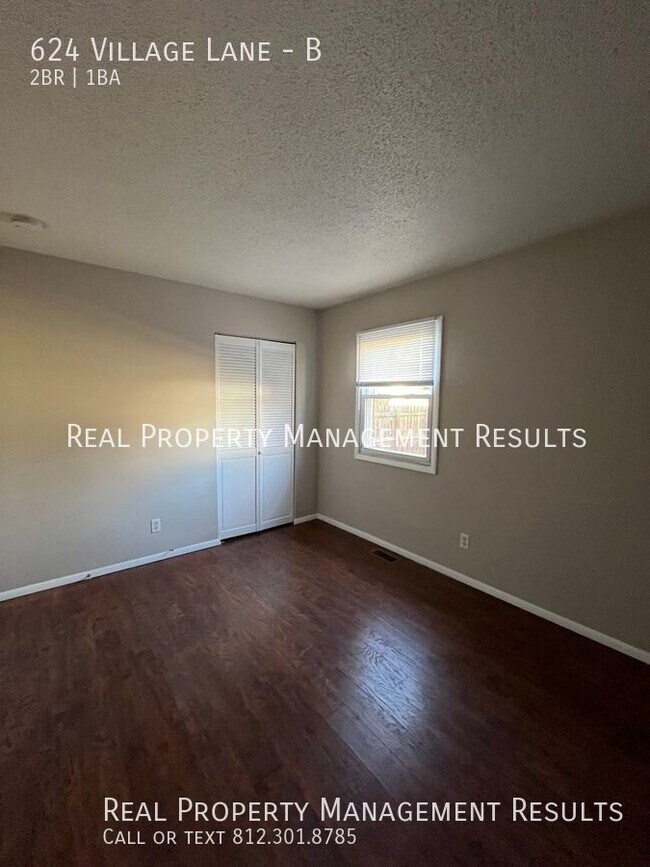 Building Photo - 624 Village Ln