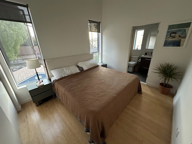 Building Photo - 2284 India St