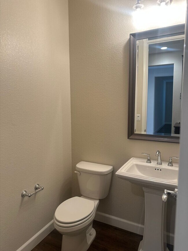 Building Photo - $500.00 off first full months if possessio...