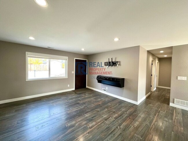 Building Photo - 1675 Tahlequah Dr