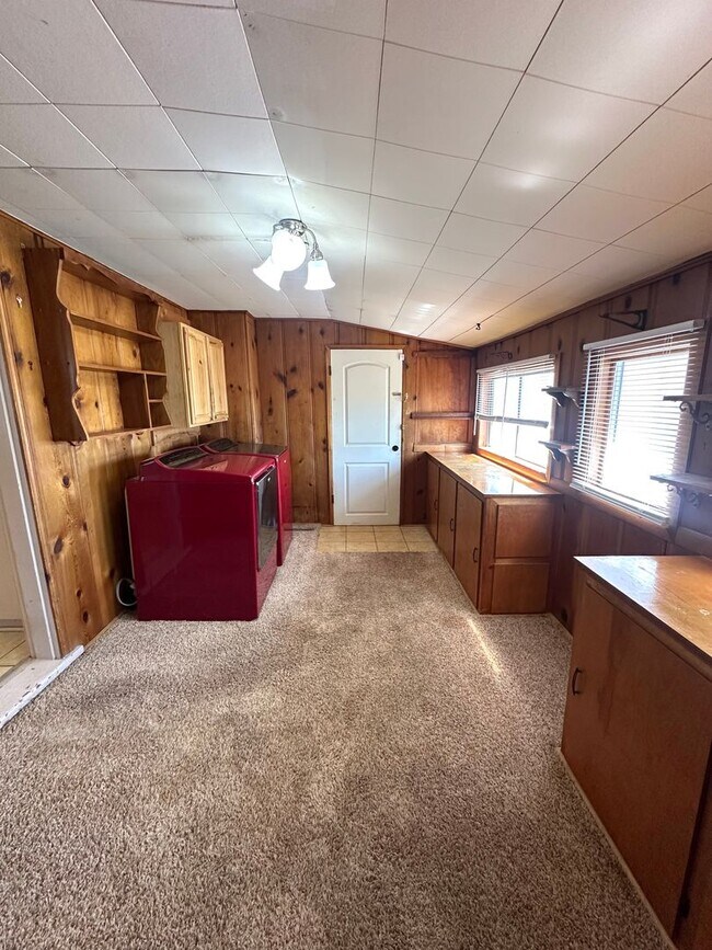 Building Photo - Cute House For Rent!