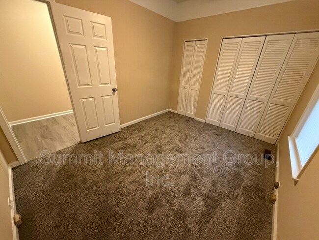 Building Photo - 34 Ivy St