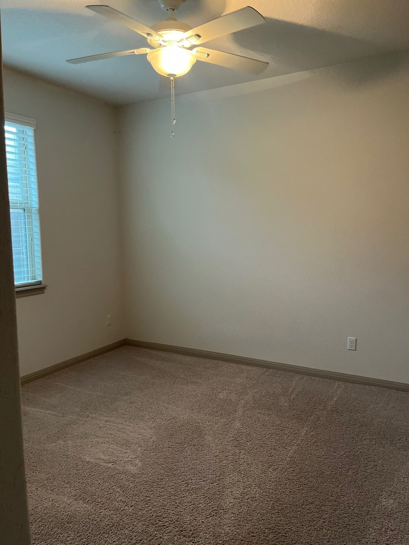 Building Photo - 617 Algerita Dr