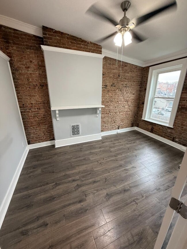 Building Photo - 293 Lark St