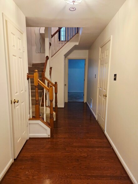 Building Photo - 2470 Clover Field Cir