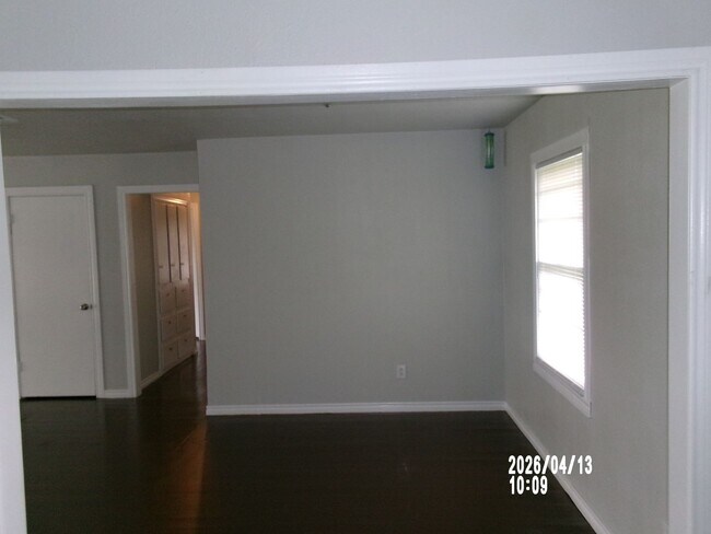 Building Photo - Modern 4-Bedroom Home