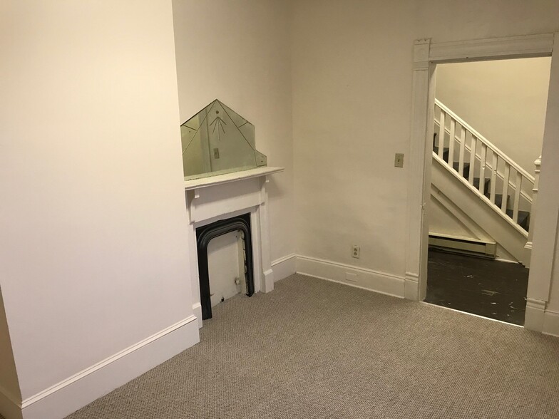 Building Photo - 616 John Marshall Dr