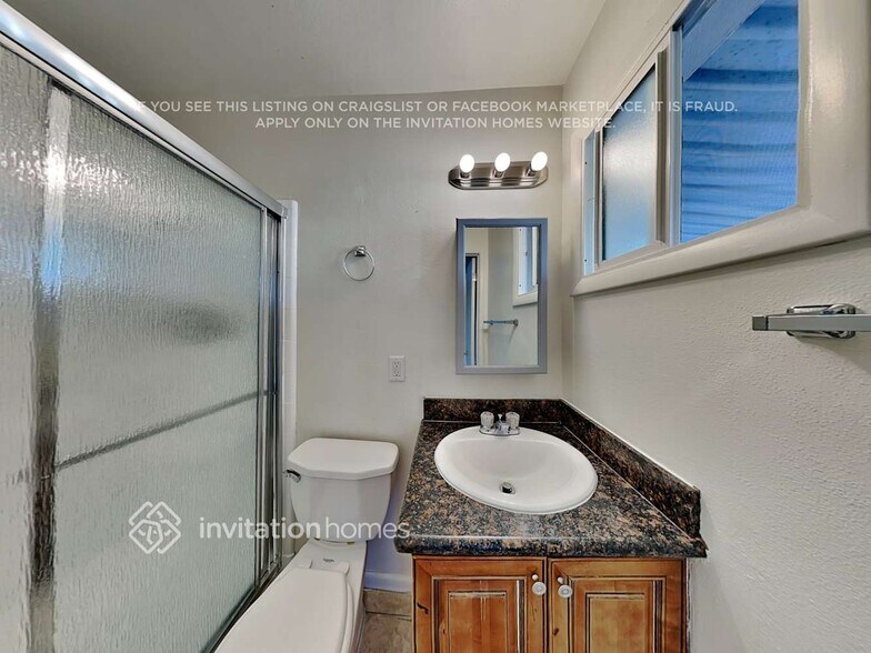 Building Photo - 1319 S Pomeroy