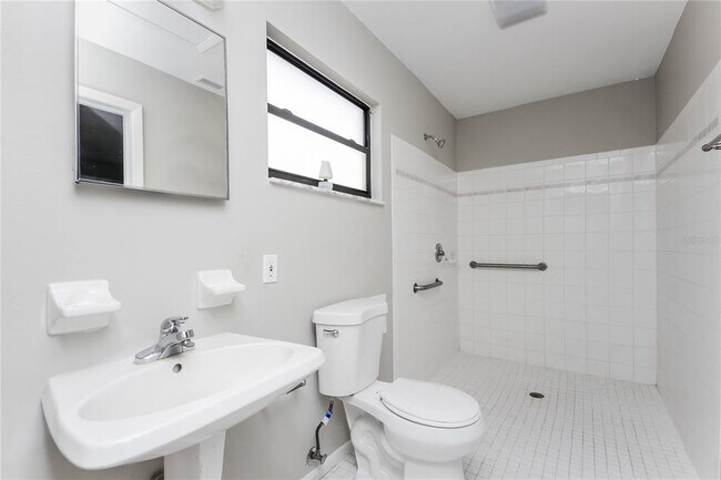 Building Photo - 2843 Riddle Dr