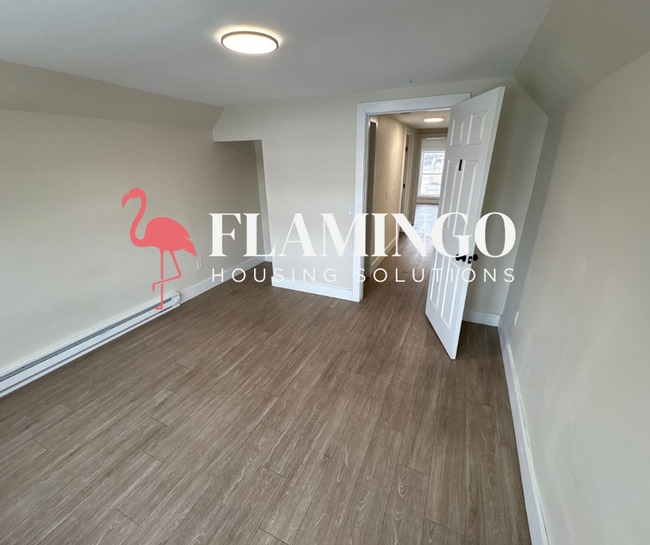 Building Photo - 1422 East Third Street - Shared Living programs Eligible