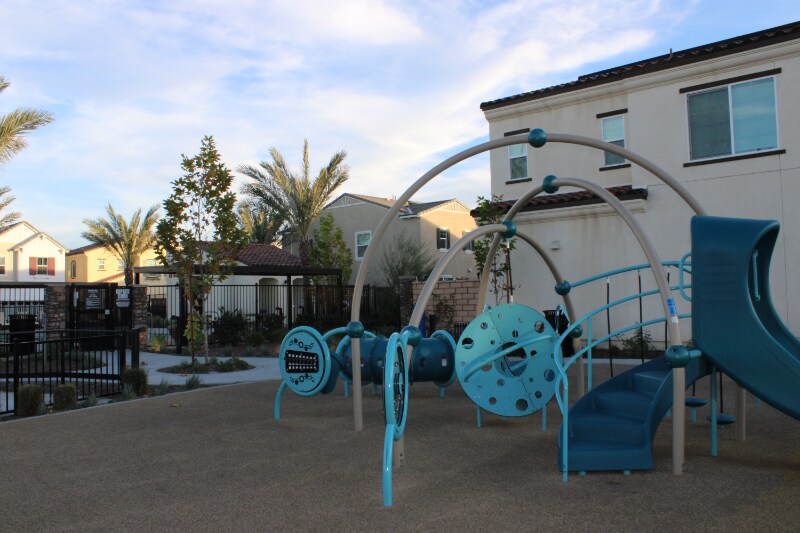 Building Photo - 26840 Red Dr