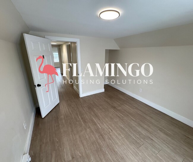 Building Photo - 1422 East Third Street - Shared Living programs Eligible