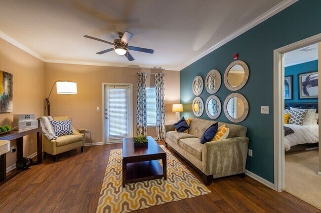 Building Photo - 2840 Shadowbriar Dr