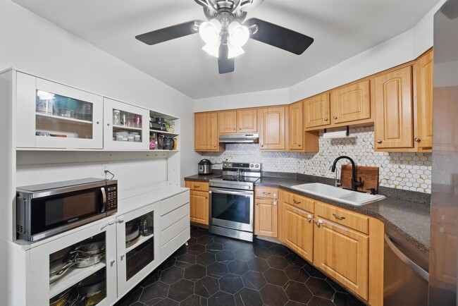 Building Photo - 1508 Harmon Cove Tower