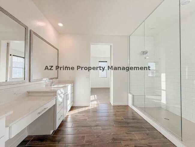 Building Photo - 920 E Anderson Ave