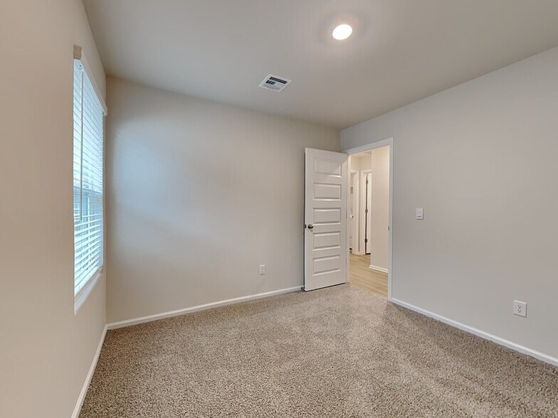 Building Photo - 8908 SW 31st Ter