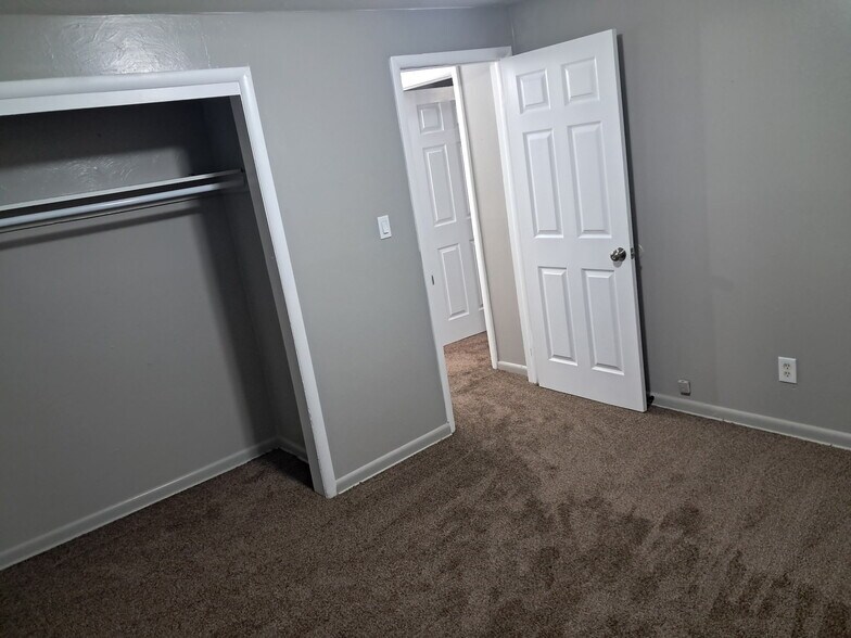 Building Photo - 1011 Emporia St