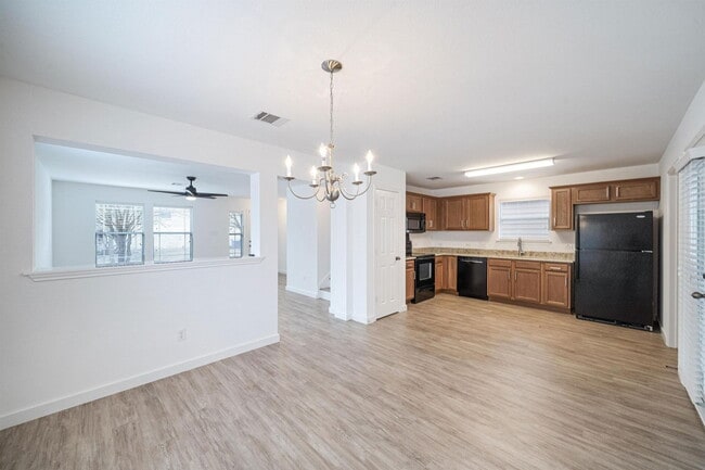 Building Photo - 1600 Big Thicket Dr