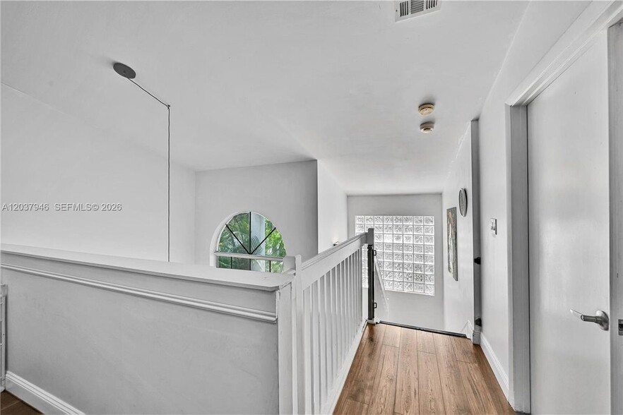 Building Photo - 21150 NE 3rd Ave