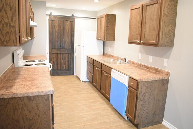 Building Photo - 218 Parrott Dr