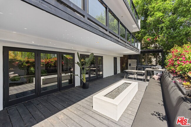 Building Photo - 2300 Ronda Vista Dr