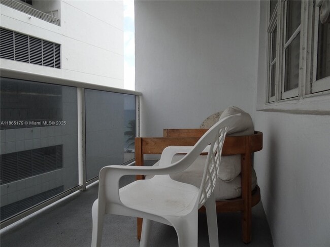 Building Photo - 3725 S Ocean Dr