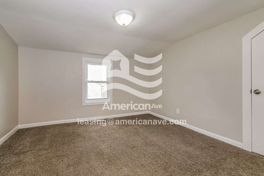 Building Photo - 901 S Leslie Ave