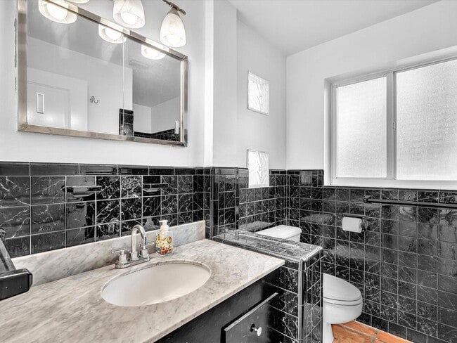 Building Photo - 2507 Okeechobee Ln