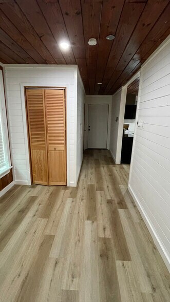 Building Photo - 1126 Seydler St