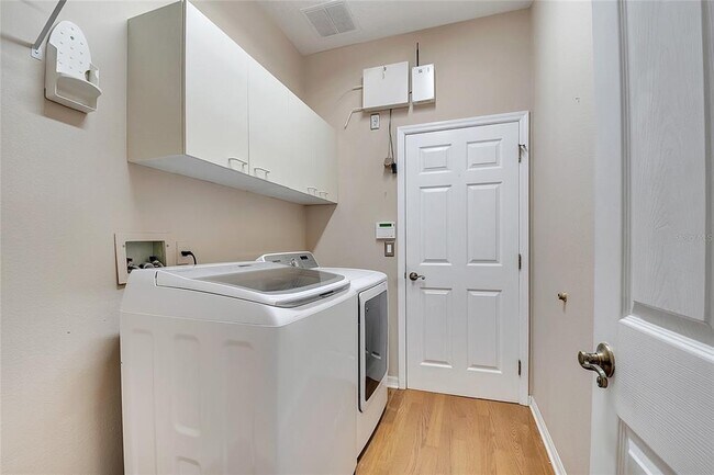 Building Photo - 219 Isle of Sky Cir