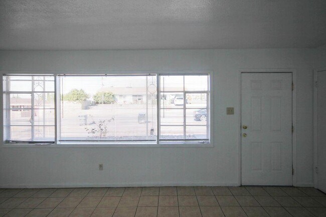 Building Photo - 209 San Saba Rd