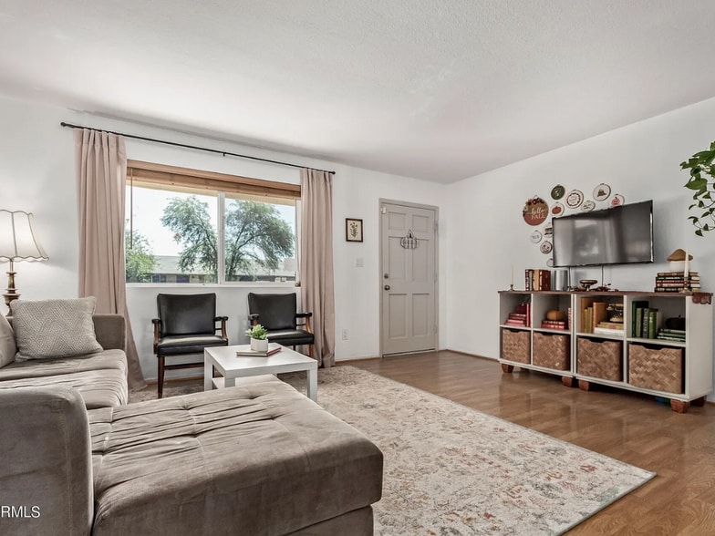 Living Room Rental Mesa - 222 W Ivyglen St
