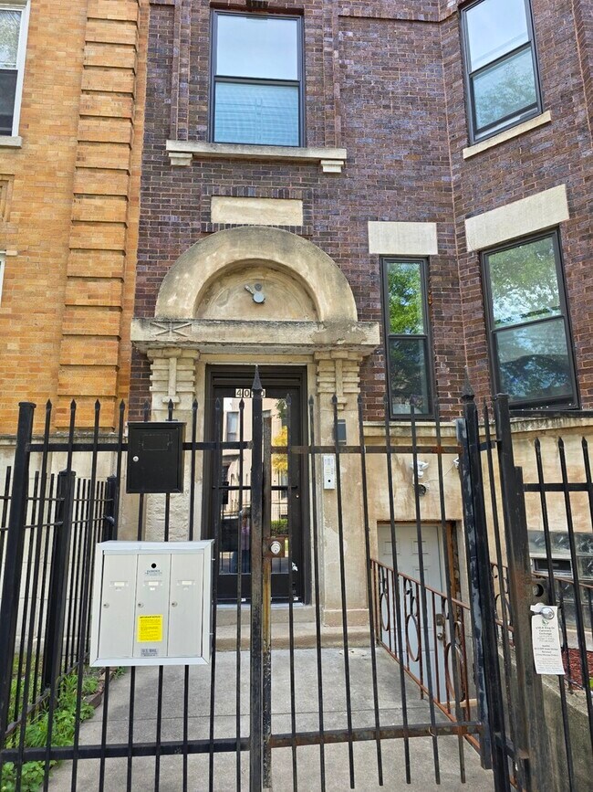Building Photo - 4040 S Calumet Ave