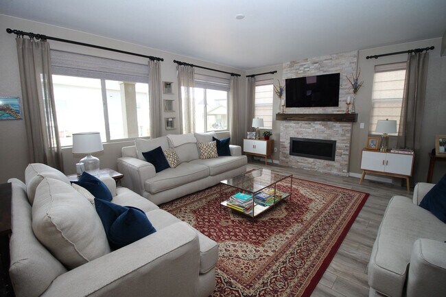 Building Photo - Amazing 4bdrm home in Forest Lakes