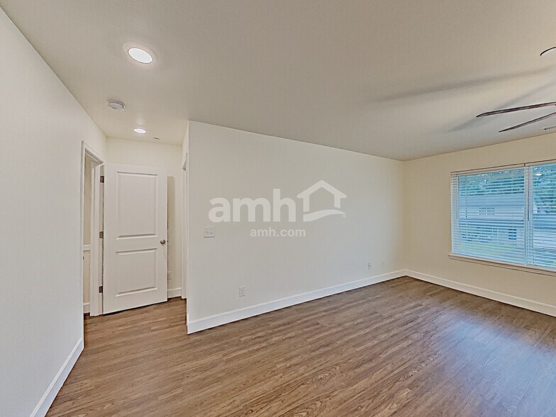Building Photo - 13610 107th Ave Ct E