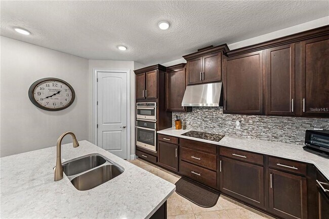 Building Photo - 34155 Evergreen Hill Ct