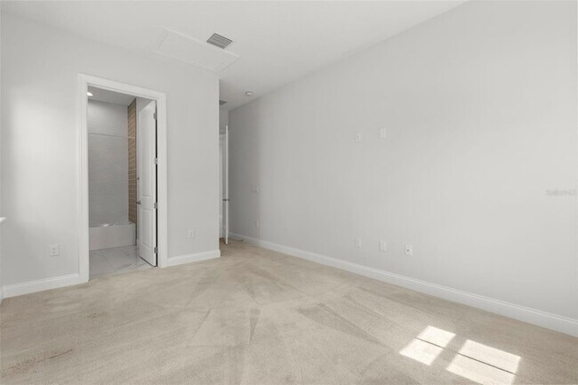 Building Photo - 10511 Royal Cypress Way