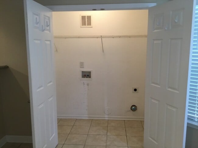 Building Photo - 5622 Falls Ridge Ln