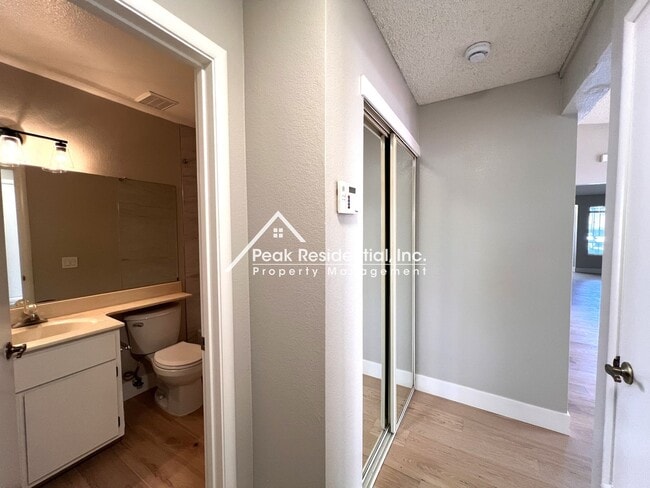 Building Photo - Nice Sacramento 2bd/1ba Halfplex!